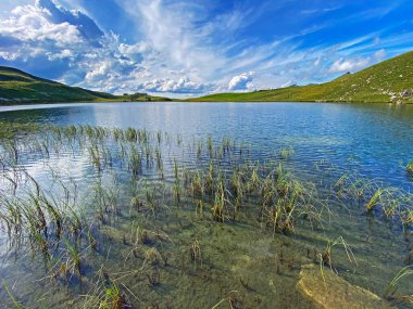Uri Alp Dağları 'ndaki Seefeldsee ya da Seefeld Gölü, Sachseln - Obwald Kantonu, İsviçre (Kanton Obwalden, Schweiz)
