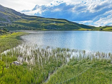 Uri Alp Dağları 'ndaki Seefeldsee ya da Seefeld Gölü, Sachseln - Obwald Kantonu, İsviçre (Kanton Obwalden, Schweiz)