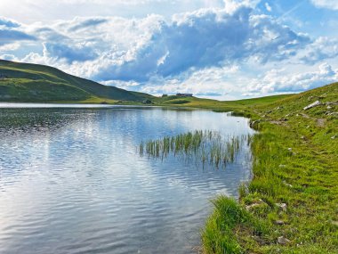 Uri Alp Dağları 'ndaki Seefeldsee ya da Seefeld Gölü, Sachseln - Obwald Kantonu, İsviçre (Kanton Obwalden, Schweiz)