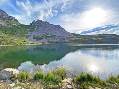 Uri Alp Dağları 'ndaki Seefeldsee ya da Seefeld Gölü, Sachseln - Obwald Kantonu, İsviçre (Kanton Obwalden, Schweiz)