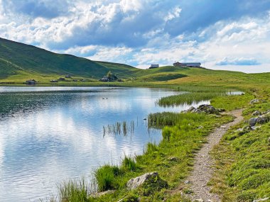 Uri Alp Dağları 'ndaki Seefeldsee ya da Seefeld Gölü, Sachseln - Obwald Kantonu, İsviçre (Kanton Obwalden, Schweiz)