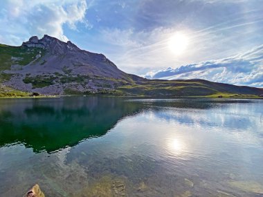 Uri Alp Dağları 'ndaki Seefeldsee ya da Seefeld Gölü, Sachseln - Obwald Kantonu, İsviçre (Kanton Obwalden, Schweiz)