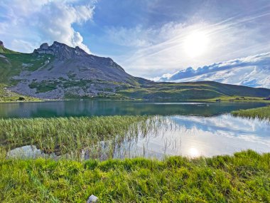 Uri Alp Dağları 'ndaki Seefeldsee ya da Seefeld Gölü, Sachseln - Obwald Kantonu, İsviçre (Kanton Obwalden, Schweiz)