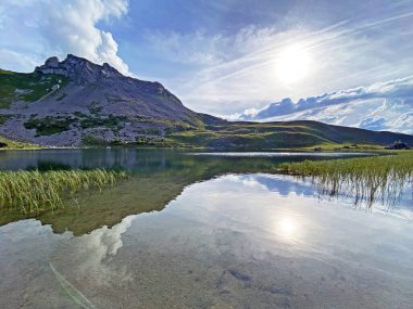 Uri Alp Dağları 'ndaki Seefeldsee ya da Seefeld Gölü, Sachseln - Obwald Kantonu, İsviçre (Kanton Obwalden, Schweiz)