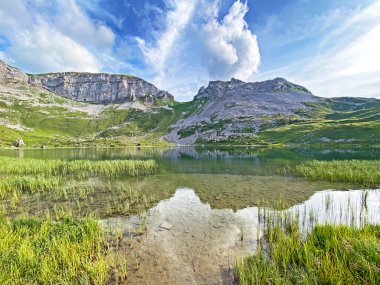 Uri Alp Dağları 'ndaki Seefeldsee ya da Seefeld Gölü, Sachseln - Obwald Kantonu, İsviçre (Kanton Obwalden, Schweiz)