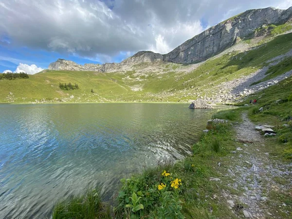 Lago Alpino Seefeldsee Lago Seefeld Maciço Montanhoso Dos Alpes Uri — Fotografia de Stock