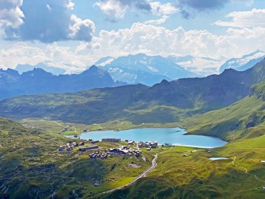 Uri Alp Dağları 'ndaki Melchsee ya da Melch Gölü, Kerns - İsviçre' nin Obwald Kantonu (Kanton Obwalden, Schweiz)