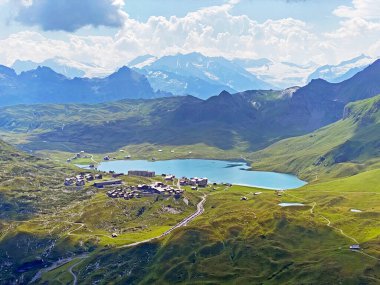 Uri Alp Dağları 'ndaki Melchsee ya da Melch Gölü, Kerns - İsviçre' nin Obwald Kantonu (Kanton Obwalden, Schweiz)