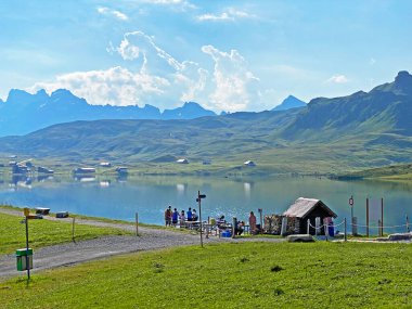 Uri Alp Dağları 'ndaki Melchsee ya da Melch Gölü, Kerns - İsviçre' nin Obwald Kantonu (Kanton Obwalden, Schweiz)