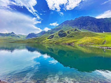 Uri Alp Dağları 'ndaki Melchsee ya da Melch Gölü, Kerns - İsviçre' nin Obwald Kantonu (Kanton Obwalden, Schweiz)
