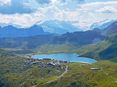 Uri Alp Dağları 'ndaki Melchsee ya da Melch Gölü, Kerns - İsviçre' nin Obwald Kantonu (Kanton Obwalden, Schweiz)