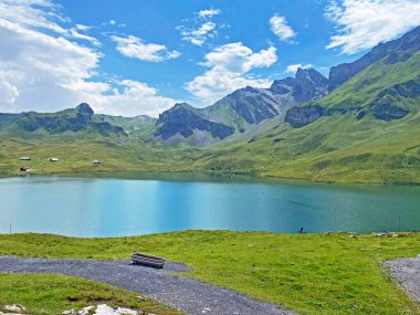 Uri Alp Dağları 'ndaki Melchsee ya da Melch Gölü, Kerns - İsviçre' nin Obwald Kantonu (Kanton Obwalden, Schweiz)