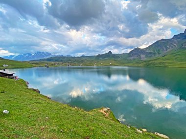 Uri Alp Dağları 'ndaki Melchsee ya da Melch Gölü, Kerns - İsviçre' nin Obwald Kantonu (Kanton Obwalden, Schweiz)