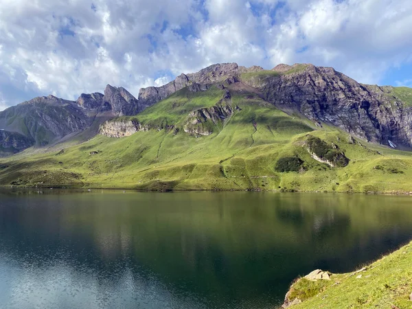 Lago Alpino Melchsee Lago Melch Maciço Montanhoso Uri Alps Kerns — Fotografia de Stock