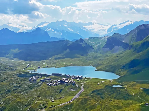 Uri Alp Dağları 'ndaki Melchsee ya da Melch Gölü, Kerns - İsviçre' nin Obwald Kantonu (Kanton Obwalden, Schweiz)