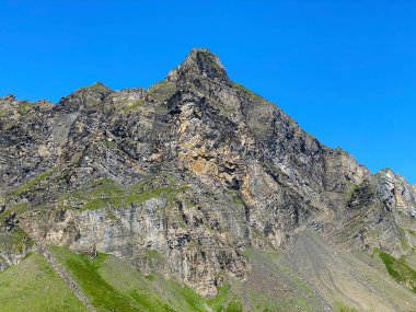 Melchtal Vadisi 'nin yukarısında ve Uri Alp Dağları' nda Hochstollen tepesi, Melchtal Kantonu, İsviçre (Kanton Obwalden, Schweiz)