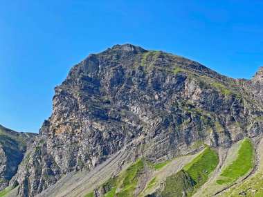 Melchtal Vadisi 'nin yukarısında ve Uri Alp Dağları' nda Hochstollen tepesi, Melchtal Kantonu, İsviçre (Kanton Obwalden, Schweiz)