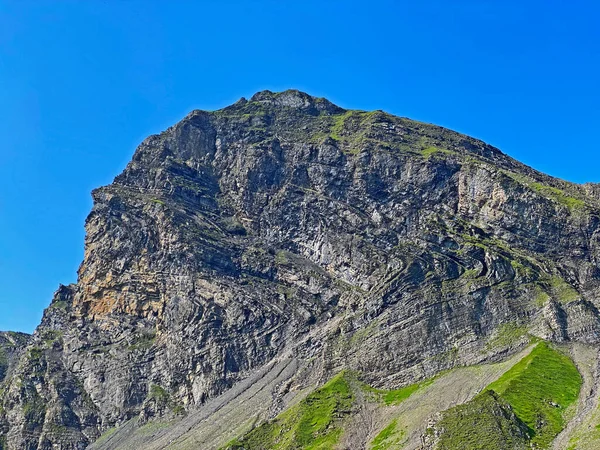 알프스 산봉우리 산맥에 탈골짜기 알프스산맥의 스위스오 왈드의 켄턴옵 바이츠 — 스톡 사진