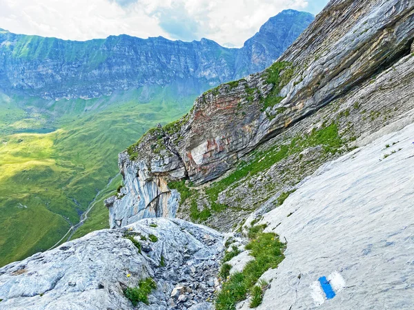 Bergsteigerwegweiser Und Markierungen Den Hängen Des Melchtals Und Den Urner — Stockfoto
