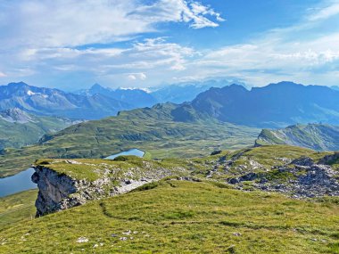 Uri Alp Dağları 'nın yamaçlarında Alp çayırları ve çayırları, Melchtal - Obwald Kantonu, İsviçre (Kanton Obwalden, Schweiz)