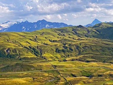 Uri Alp Dağları 'nın yamaçlarında Alp çayırları ve çayırları, Melchtal - Obwald Kantonu, İsviçre (Kanton Obwalden, Schweiz)