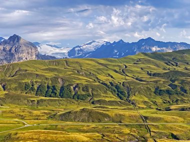Uri Alp Dağları 'nın yamaçlarında Alp çayırları ve çayırları, Melchtal - Obwald Kantonu, İsviçre (Kanton Obwalden, Schweiz)
