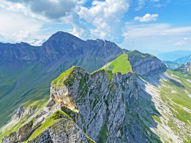 Melch vadisinde (veya Melchtal vadisinde) Hochstollen ve Chli Haupt Murmelchopf tepelerinde ve Uri Alpleri dağ kitlesi, Melchtal - Kanton of Obwald, İsviçre (Kanton Obwalden, Schweiz)