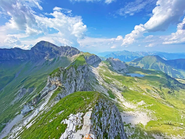 Melch vadisinde (veya Melchtal vadisinde) Hochstollen ve Chli Haupt Murmelchopf tepelerinde ve Uri Alpleri dağ kitlesi, Melchtal - Kanton of Obwald, İsviçre (Kanton Obwalden, Schweiz)