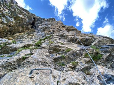 Ferrata Fruttli Steig ya da Mini-Klettersteig üzerinden Melch Gölü (Melchsee Gölü), Melchtal - Obwald Kantonu, İsviçre (Kanton Obwalden, Schweiz)
