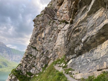 Alp Dağları 'ndaki Melchsee (ya da Melch Gölü) ve Tannensee (ya da Tannen Gölü) dağları arasında Uri Alpleri dağ kütlesi, Melchtal - İsviçre' deki Obwald Kantonu (Kanton Obwalden, Schweiz)