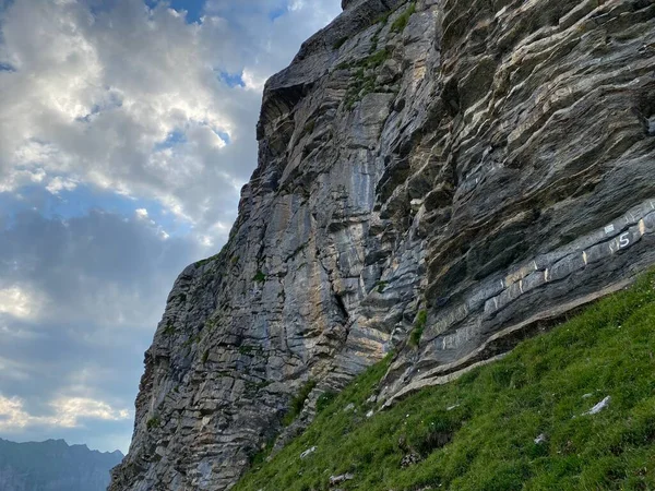 Alpine climbing rocks between the alpine lakes Melchsee (or Melch lake) and Tannensee (or Tannen lake) in the Uri Alps mountain massif, Melchtal - Canton of Obwald, Switzerland (Kanton Obwalden, Schweiz)