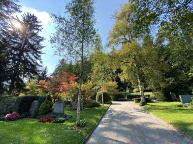 Mezarlığa park et Fluntern / Der Friedhof Fluntern, Zurichberg (Zuerichberg) İlçesi - Zürih (Zuerich), İsviçre / Schweiz