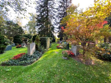 Mezarlığa park et Fluntern / Der Friedhof Fluntern, Zurichberg (Zuerichberg) İlçesi - Zürih (Zuerich), İsviçre / Schweiz