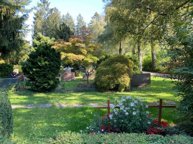 Mezarlığa park et Fluntern / Der Friedhof Fluntern, Zurichberg (Zuerichberg) İlçesi - Zürih (Zuerich), İsviçre / Schweiz