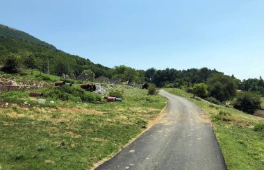 Ucka Doğa Parkı 'nda yürüyüş yolları, orman yolları ve bisiklet yolları, Hırvatistan / Planinarske staze, sumski putevi i biciklisticke ceste u parku prirode Ucka, Hrvatska