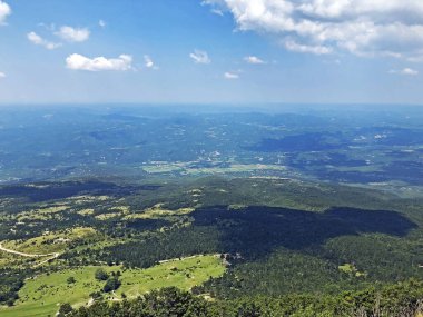 Ucka Doğa Parkı, Hırvatistan / Cudesne panorame na sume i pasnjake sa vidikovaca u parku, Ucka, Hrvatska parkının gözcülerinden oluşan muhteşem bir panorama