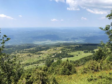 Ucka Doğa Parkı, Hırvatistan / Cudesne panorame na sume i pasnjake sa vidikovaca u parku, Ucka, Hrvatska parkının gözcülerinden oluşan muhteşem bir panorama