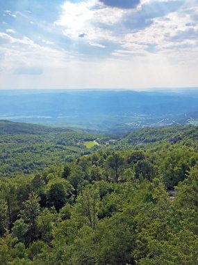 Ucka Doğa Parkı, Hırvatistan / Cudesne panorame na sume i pasnjake sa vidikovaca u parku, Ucka, Hrvatska parkının gözcülerinden oluşan muhteşem bir panorama