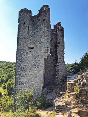 Ortaçağ Dvigrad (Duecastelli, Docastelli), Kanfanar - Istria, Hırvatistan - Ruevine starog srednjovekovnog grada Dvigrada ili stari grad Dvigrad (Moncastello i Castel Parentino)