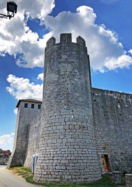 Morosini-Grimani kalesi, Svetvinenat - Istria, Hırvatistan / Srednjovjekovni Kastel Morosini Grimani, Svetvincenat - Istra, Hrvatska