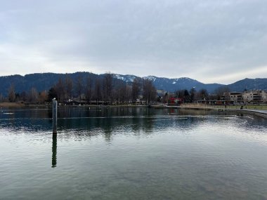 İsviçre subalpin gölü bkz. Agerisee veya Ageri Gölü (Aegeri Gölü) - İsviçre 'nin Zug Kantonu - (Agerisee oder Aegerisee - Kanton Zug, Schweiz)