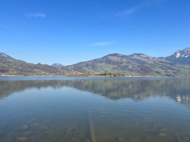 İsviçre 'de Schwyz, İsviçre' de bulunan Lauerzersee im Talkessel von Schwyz, Schweiz