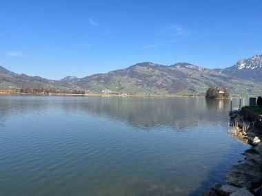 İsviçre 'de Schwyz, İsviçre' de bulunan Lauerzersee im Talkessel von Schwyz, Schweiz