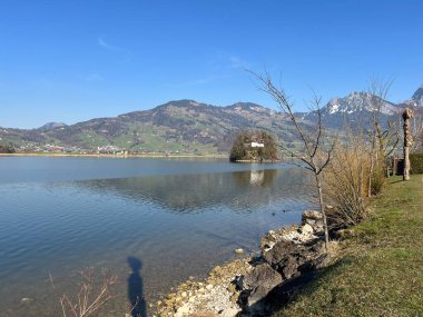 İsviçre 'de Schwyz, İsviçre' de bulunan Lauerzersee im Talkessel von Schwyz, Schweiz