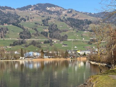 İsviçre 'de Schwyz, İsviçre' de bulunan Lauerzersee im Talkessel von Schwyz, Schweiz
