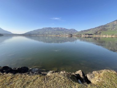 İsviçre 'de Schwyz, İsviçre' de bulunan Lauerzersee im Talkessel von Schwyz, Schweiz