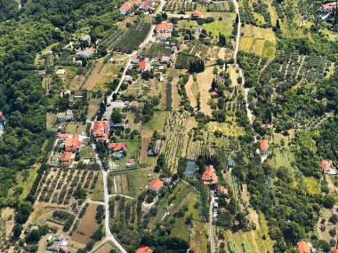 İstriya yarımadası ve İstriya kıyısı veya Istriya (Slovenya ve Hırvatistan) üzerindeki Panoramik uçuşun havadan görünüşü - na poluotok Istru i istarsko primorje iz zraka (Hrvatska)