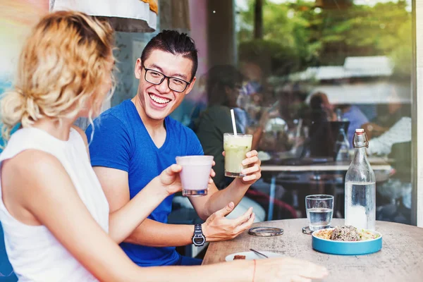 Young Multiracial Couple Chinese Man Caucasian Woman Doing Cheers Healthy — Stock Photo, Image