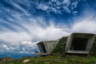 17 Ağustos 2016: Plan de Corones (Kuzey İtalya, Messner dağ Müzesi Corones (Zaha Hadid tarafından proje) görünümünü)