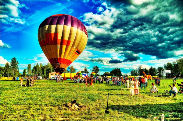 Gökyüzünde büyük bir balon — Stok fotoğraf